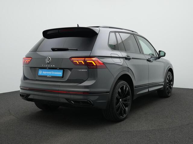 Volkswagen TIGUAN 1.4 TSI eHybrid 245 pk DSG R-Line Business | Panoramadak | Black Style | Trekhaak | Adaptief onderstel | IQ Light | Stuur-/stoelverwarming