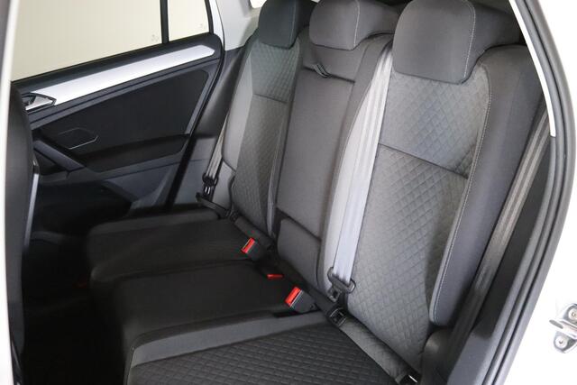 Volkswagen TIGUAN 1.5 TSI R-line Blackstyle Panoramadak, LED, Camera, Apple Carplay/Android Auto