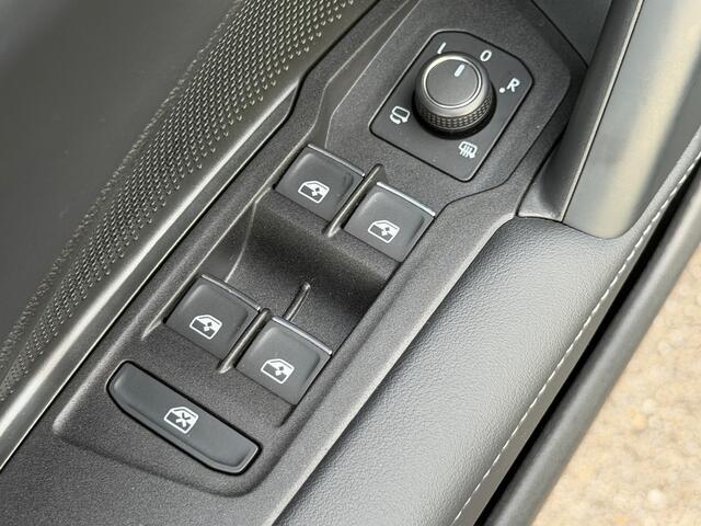 Volkswagen TIGUAN 1.5 eHybrid Elegance 204pk | Trekhaak | 360 camera | Dode hoek | Elek. klep | incl. verlengde garantie