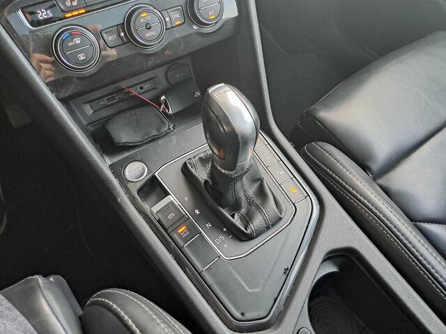 Volkswagen TIGUAN Allspace 1.5 TSI Highline R-line 7-Persoons , Trekhaak, Panoramadak, Lederen bekleding, Virtual Cockpit,