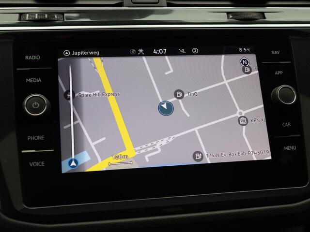 Volkswagen TIGUAN 1.5 TSi 150 Pk R-Line Business+ | Black Style | Panoramadak | Adaptive Cruise | Climate Control | Stoelverwarming | Navigatie | Camera | Carplay | 20 Inch | 49.122 Km!!