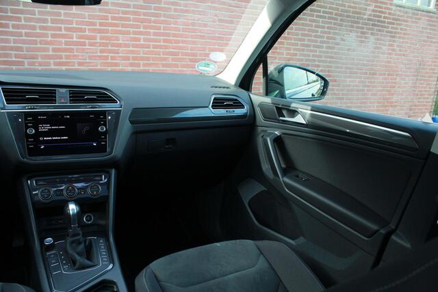 Volkswagen TIGUAN 1.5 TSI ACT Highline Business R | Pano | Trekhaak | Automaat |