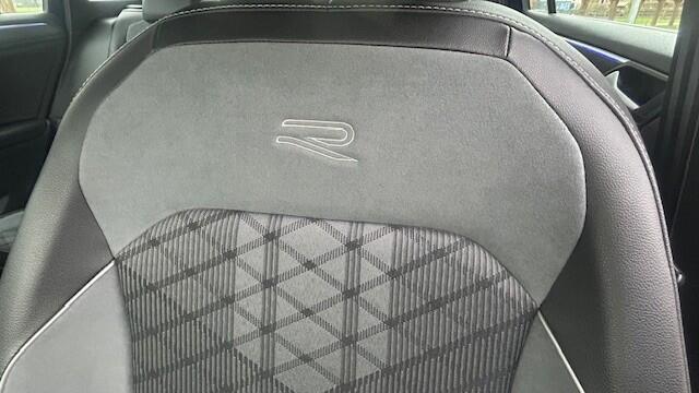 Volkswagen TIGUAN 1.5 TSI R-Line AUTOMAAT 26.000KM!! 1E EIGENAAR!! NAVIGATIE, APPLE CARPLAY, DAB RADIO, STUURVERWARMING, STOELVERWARMING, AMBIËNTEVERLICHTING, DIGITAAL DASHBOARD, DODEHOEK ASSIST, RIJBAAN ASSIST, ADAPTIVE CRUISE CONTROL, ACHTERUITRIJCAMERA, PARKEERHULP V/A,