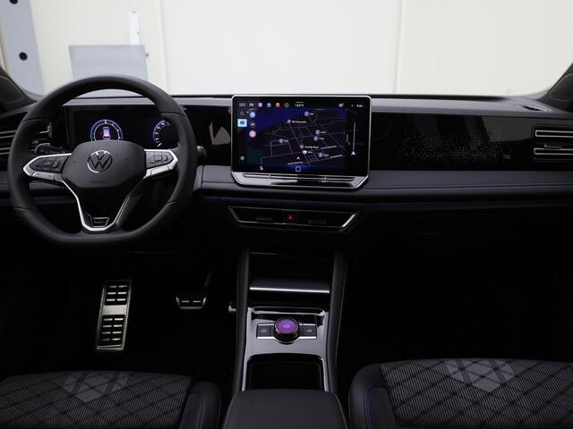 Volkswagen TIGUAN 1.5eHybrid 200kW/272PK R-Line DSG · Panoramadak · Trekhaak · Massagefunctie · Camera · Apple/Android Carplay · · Garantie t/m 25-03-2030 of 100000km.
