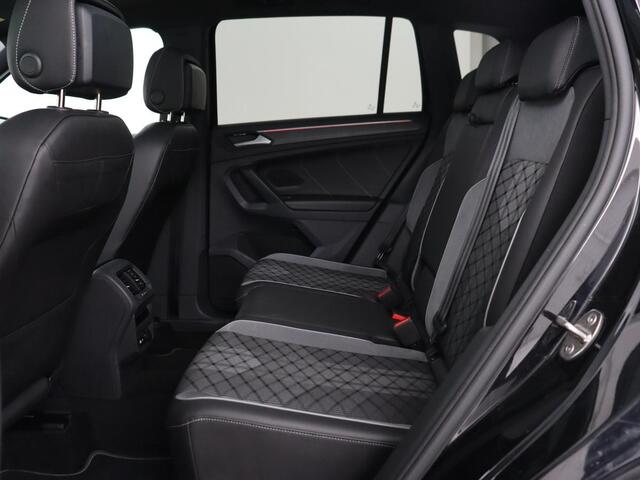 Volkswagen TIGUAN 1.4 TSI eHybrid R Line | Panoramadak | Head-Up | Trekhaak | Stoelverwarming | Camera | Park Assist | Carplay | Matrix LED | Navigatie | Stuurverwarming | PHEV | Plug In