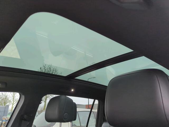 Volkswagen TIGUAN Allspace 1.5 TSI R-Line Business+ 7 persoons DSG Automaat Winterpakket / El. achterklep / Panoramadak / Navigatie / Camera / Clima / LED