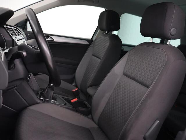 Volkswagen TIGUAN 1.4 TSI Comfortline Business | Trekhaak | Camera | Full LED | Adaptive cruise | Park Assist | Carplay | Navigatie | Climate control | Bluetooth