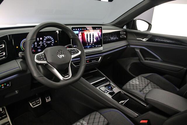 Volkswagen TIGUAN R-Line Edition 1.5 TSI eHybrid 272pk DSG Automaat Trekhaak, Panoramadak, Black Style, Adaptive cruise control, Elektrische achterklep, Achteruitrijcamera