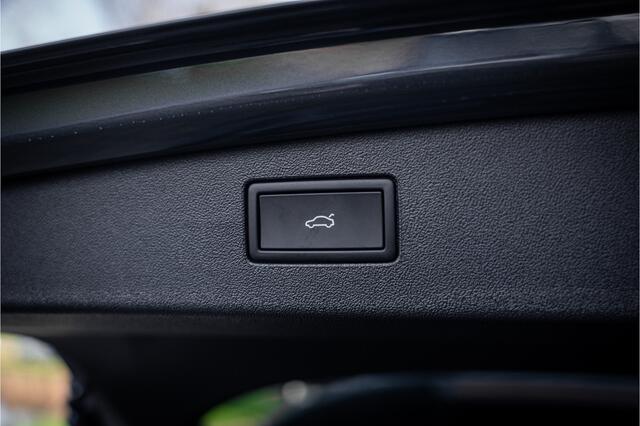 Volkswagen TIGUAN eHybrid R-Line Edition ** Panodak ** Trekhaak ** Leder ** Memory Harman/Kardon ** Massage ** 20inch