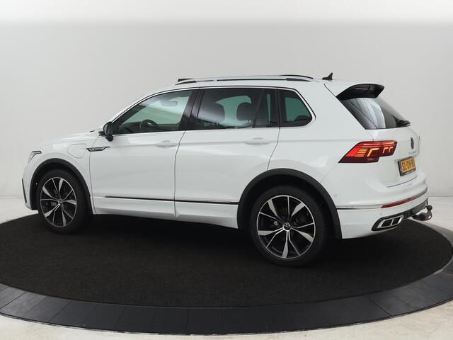 Volkswagen TIGUAN 1.4 TSI eHybrid R Line | Panoramadak | Leder | Stoelverwarming | Trekhaak | 360 Camera | Adaptive cruise | Carplay | Matrix LED | Navigatie | Achterbankverwarming | PHEV | Plug In