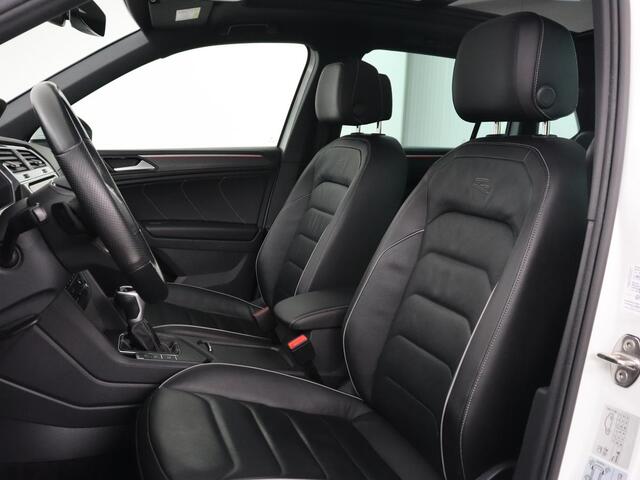 Volkswagen TIGUAN 1.4 TSI eHybrid R Line | Panoramadak | Leder | Stoelverwarming | Trekhaak | 360 Camera | Adaptive cruise | Carplay | Matrix LED | Navigatie | Achterbankverwarming | PHEV | Plug In