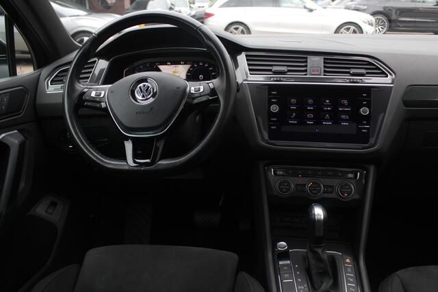 Volkswagen TIGUAN Allspace 1.5 TSI Highline Business R / Trekhaak / Camera / Navigatie / Keyless / 19'' / Stoelverwarming / DAB / ACC