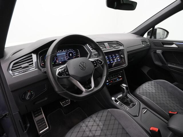 Volkswagen TIGUAN 1.4 TSI eHybrid 245 pk DSG R-Line Business | Panoramadak | Trekhaak | Adaptief onderstel | IQ Light | Stuur-/stoelverwarming