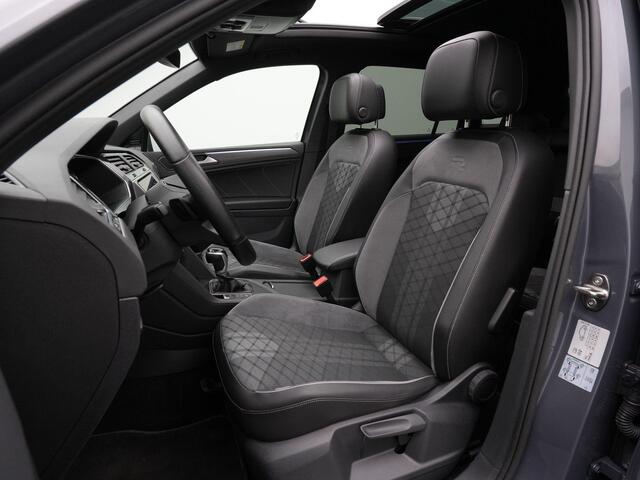 Volkswagen TIGUAN 1.4 TSI eHybrid 245 pk DSG R-Line Business | Panoramadak | Trekhaak | Adaptief onderstel | IQ Light | Stuur-/stoelverwarming