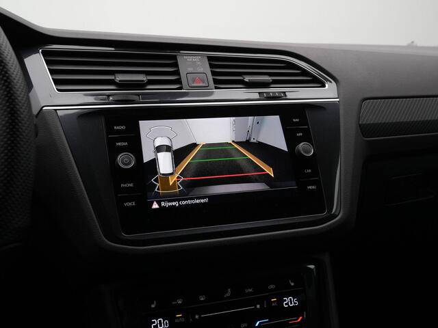 Volkswagen TIGUAN 1.4 TSI eHybrid 245 pk DSG R-Line Business | Panoramadak | Trekhaak | Adaptief onderstel | IQ Light | Stuur-/stoelverwarming
