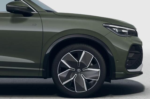 Volkswagen TIGUAN 1.5 eHybrid R-Line Edition / Panoramadak / Head-Up Display / Matrix Led / 20'' LMV / VW