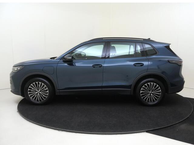 Volkswagen TIGUAN 1.5 eHybrid Life Edition | SoH 98% | Trekhaak | Adaptieve demping systeem | 360 camera | Head-up display | 3-zone airco | Dodehoek detectie | Adaptieve cruise control | Stoel- en stuurwielverwarming |