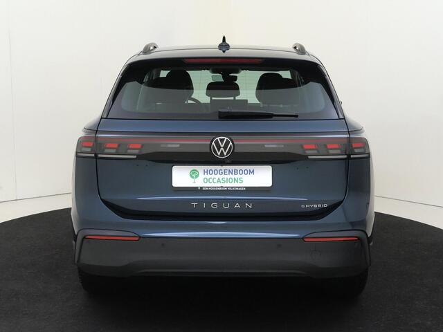 Volkswagen TIGUAN 1.5 eHybrid Life Edition | SoH 98% | Trekhaak | Adaptieve demping systeem | 360 camera | Head-up display | 3-zone airco | Dodehoek detectie | Adaptieve cruise control | Stoel- en stuurwielverwarming |