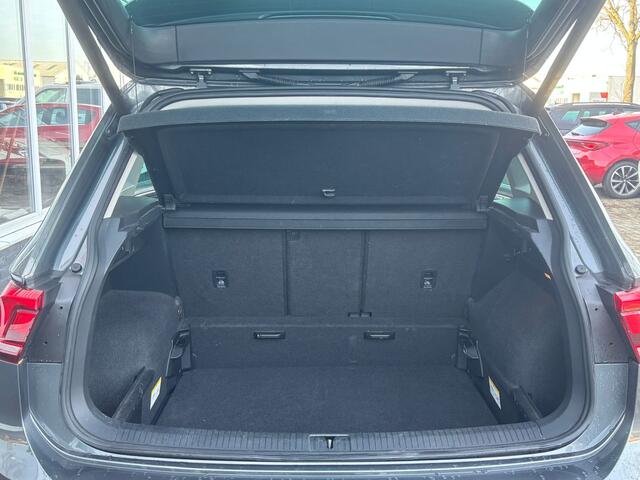 Volkswagen TIGUAN 1.5 TSI ACT Highline Business R | Trekhaak | Pano | Stoelverwarming | Dodehoek Detector