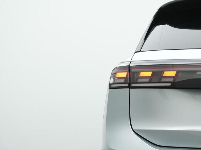 Volkswagen TIGUAN 1.5 eHybrid 204 pk DSG Life | Trekhaak | Adaptief onderstel | Stuur-/achterbankverwarming | Achteruitrijcamera