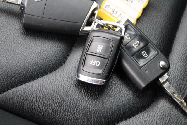 Volkswagen TIGUAN 1.5 TSI 150pk DSG 2x R-Line Black Style Leder Head-Up Stoelverwarming Virtual Cockpit Navigatie