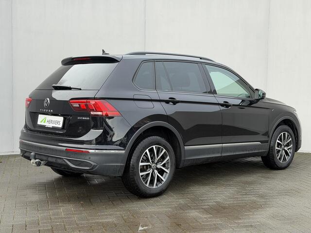 Volkswagen TIGUAN 1.4 TSI eHybrid Life Automaat / Wegklapbare Trekhaak 1.800 Kg / Dealer Onderhouden / Panoramadak / Camera / Navigatie / ACC / Travel Assist / Dodehoek Detectie / Stoel & Stuurwielverwarming /