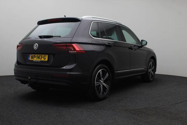 Volkswagen TIGUAN 1.4 TSI ACT Connected Series 2017 | Trekhaak | Massage Stoel | Airco | Panoramadak | Cruise Control Adaptief | Stoelverwarming | DAB Radio | Carplay | Achtreruitrij Camera | Navigatie | Boekjes | 2 Sleutels