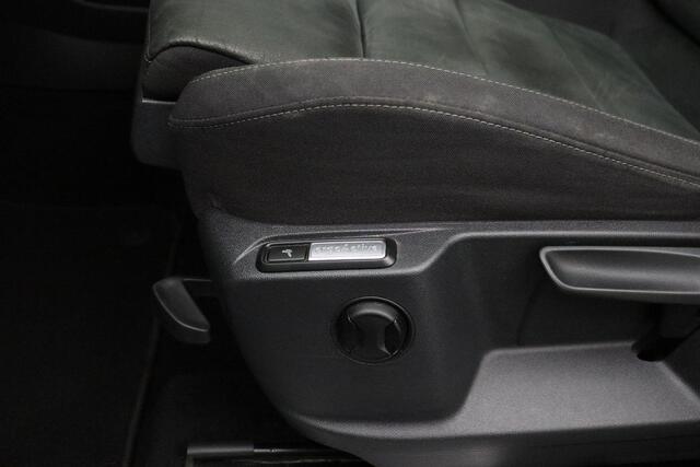 Volkswagen TIGUAN 1.4 TSI ACT Connected Series 2017 | Trekhaak | Massage Stoel | Airco | Panoramadak | Cruise Control Adaptief | Stoelverwarming | DAB Radio | Carplay | Achtreruitrij Camera | Navigatie | Boekjes | 2 Sleutels