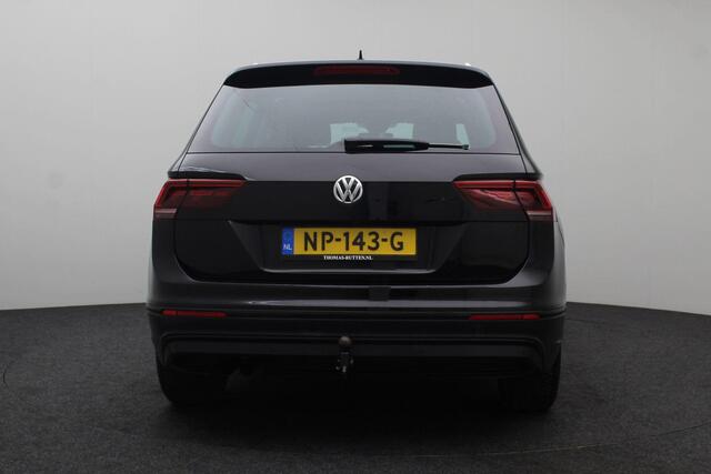 Volkswagen TIGUAN 1.4 TSI ACT Connected Series 2017 | Trekhaak | Massage Stoel | Airco | Panoramadak | Cruise Control Adaptief | Stoelverwarming | DAB Radio | Carplay | Achtreruitrij Camera | Navigatie | Boekjes | 2 Sleutels