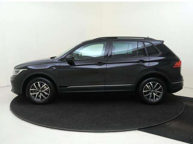 Volkswagen TIGUAN 1.4 TSI eHybrid Life | Panoramadak | Achteruitrijcamera | 3-zone airco | Adaptieve cruise control | CarPlay | Navigatie | Stoel- en stuurwielverwarming |