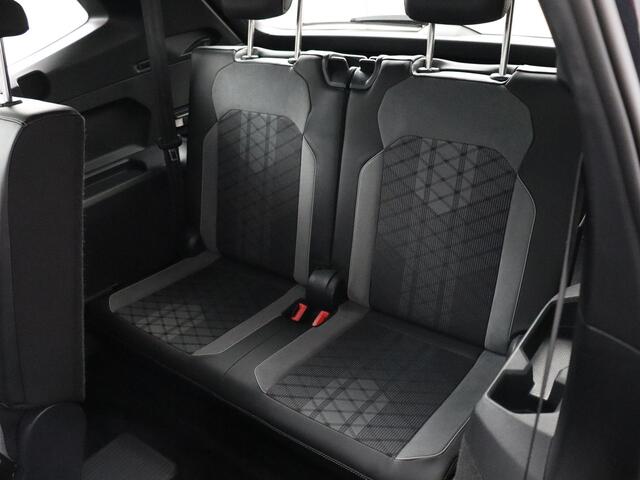 Volkswagen TIGUAN Allspace 1.5 TSI R-Line Business 7 Persoons! | Panoramadak | ACC | IQ Light!