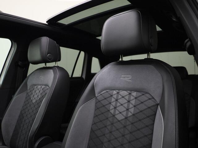 Volkswagen TIGUAN 1.4TSIeHybrid 180kW/245PK R-Line Black Style DSG · Panoramadak · Apple Carplay/Android Auto · Camera + Parkeersensoren