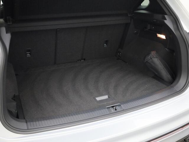 Volkswagen TIGUAN 1.5TSI/150PK R Line Black Style DSG · Panoramadak · Trekhaak · Apple/Android Car Play ·