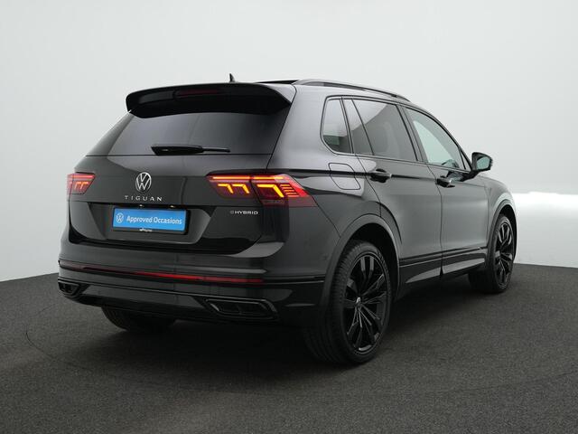 Volkswagen TIGUAN 1.4 TSI eHybrid 245 pk DSG R-Line | Panoramadak | Trekhaak | Navigatie Discover Pro | 360 camera | IQ Light | Stuur-/achterbankverwarming