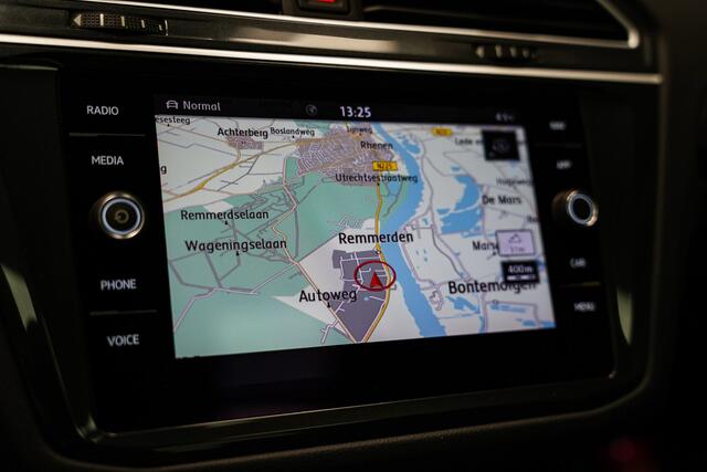 Volkswagen TIGUAN 1.5 TSI 150pk ACT R-Line|Panodak|Trekhaak|Leder