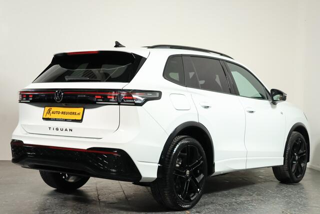 Volkswagen TIGUAN 1.5 eHybrid R-Line Edition Panorama / Opendak / IQ drive / HUD / CarPlay