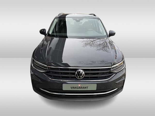 Volkswagen TIGUAN 1.4 TSI eHybrid Business 245 PK | stuur + stoel verwarming | | 17 inch velgen | lichtmatalen wielen |