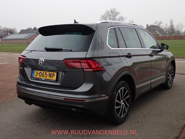 Volkswagen TIGUAN 1.5 TSI ACT R-LINE CARPLAY / ACC / VIRTUAL-DISPLAY / KEYLESS