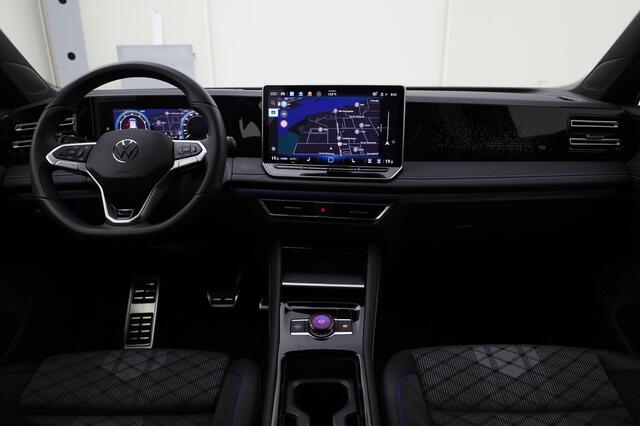 Volkswagen TIGUAN 1.5eTSI/150PK R-Line Black Style Edition · Panoramadak · 360°Camera + Parkeersensoren · Trekhaak · Garantie t/m 04-11-2026