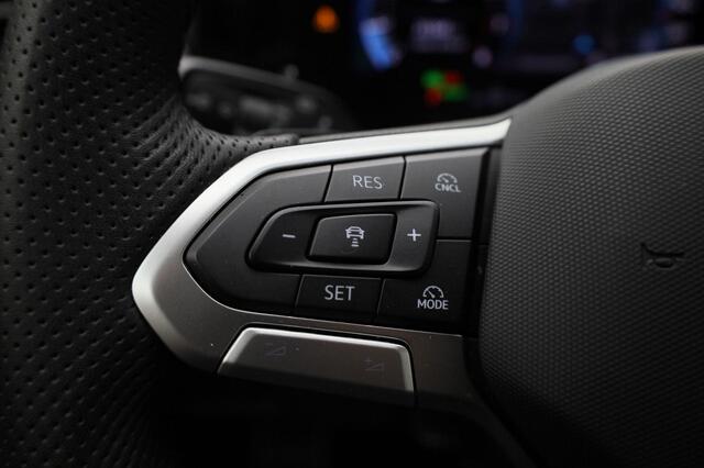 Volkswagen TIGUAN 1.5eTSI/150PK R-Line Black Style Edition · Panoramadak · 360°Camera + Parkeersensoren · Trekhaak · Garantie t/m 04-11-2026