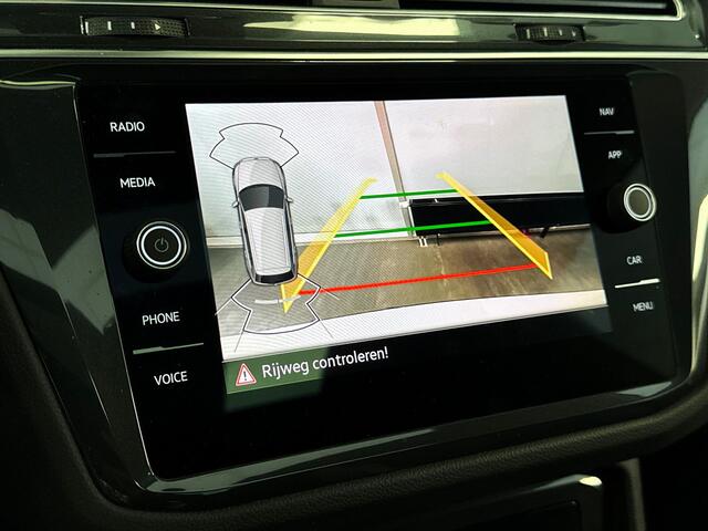 Volkswagen TIGUAN 1.4 245pk TSI eHybrid R-Line Business+ Panoramisch schuif-, kanteldak | Trekhaak | Navigatie 'Discover Media'