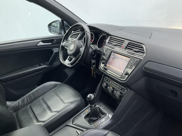 Volkswagen TIGUAN 2.0 TDI R-Line Connected Series Leer Stoelverw. Trekhaak 2000kg
