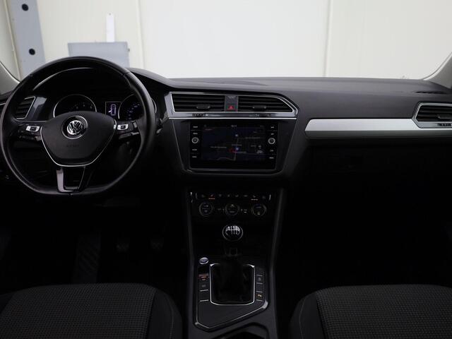 Volkswagen TIGUAN 1.5TSI/150PK ACT Comfortline Business · Navigatie · Trekhaak · Parkeersensoren