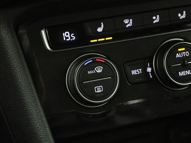 Volkswagen TIGUAN 1.5TSI/150PK ACT Comfortline Business · Navigatie · Trekhaak · Parkeersensoren