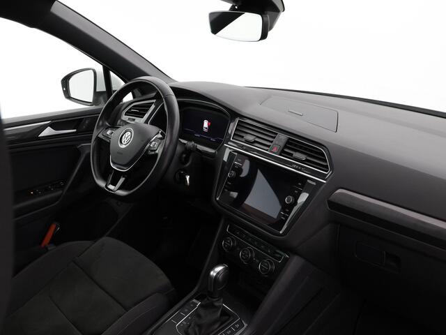Volkswagen TIGUAN 1.5 TSI 150PK DSG Highline Business R-line · Trekhaak · 20 inch Suzuka velgen · Panoramadak · Apple/Android Carplay ·