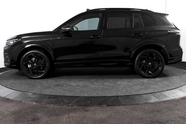Volkswagen TIGUAN 1.5 eHybrid 272 PK R-Line Edition | Black Style | Assistance Plus | Elek. Trekhaak | S/K-panodak | Adapt. Cruise | Stoel-+stuurverw. | NAV+App. Connect | 360 Camera | LM 20" |