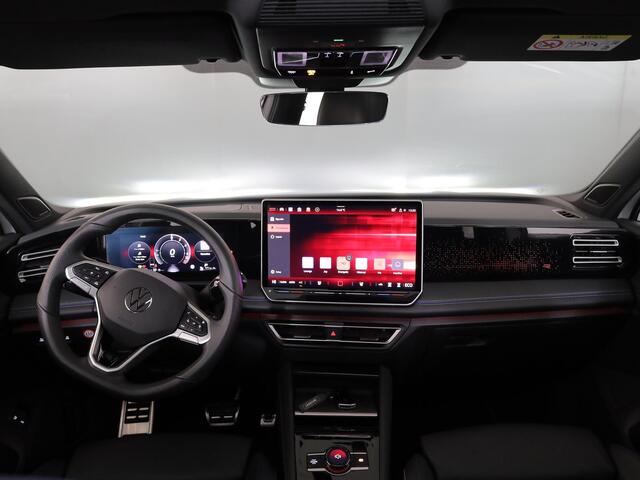 Volkswagen TIGUAN 1.5 eHybrid R-Line Edition 272 pk Automaat (DSG) | Navigatie | Panoramadak | Parkeersensoren (Park assist) | Rondomzichtcamera | Lederen bekleding | Stoelverwarming v/a | Black Style pakket | R-Line |