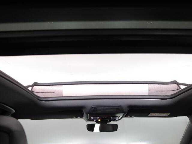 Volkswagen TIGUAN 1.5 eHybrid R-Line Edition 272 pk Automaat (DSG) | Navigatie | Panoramadak | Parkeersensoren (Park assist) | Rondomzichtcamera | Lederen bekleding | Stoelverwarming v/a | Black Style pakket | R-Line |