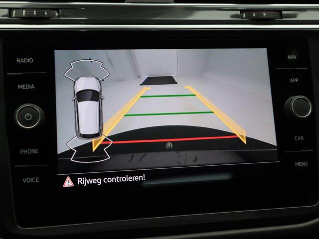 Volkswagen TIGUAN Allspace 1.5 TSi 150 Pk Automaat R-Line 7p. | Trekhaak | Panorama Dak | Adaptive Cruise | Camera | Stoelverwarming| 18 Inch | 34.080 Km !!