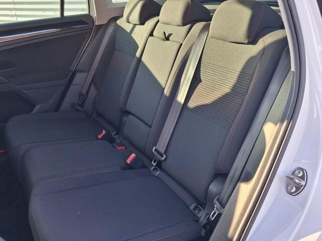 Volkswagen TIGUAN 1.4 TSI Comfortline Business R | Groot navigatie | Trekhaak | Nieuw binnen!